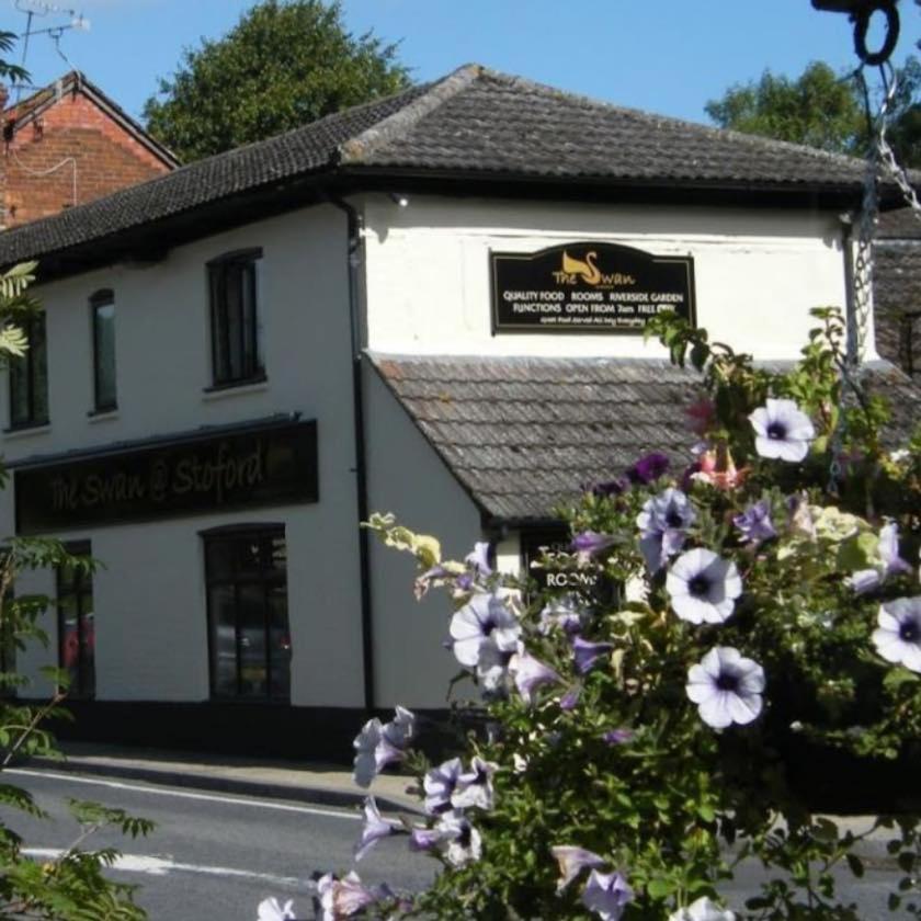 The Swan @ Stoford Hotell Exteriör bild The former Swan Inn