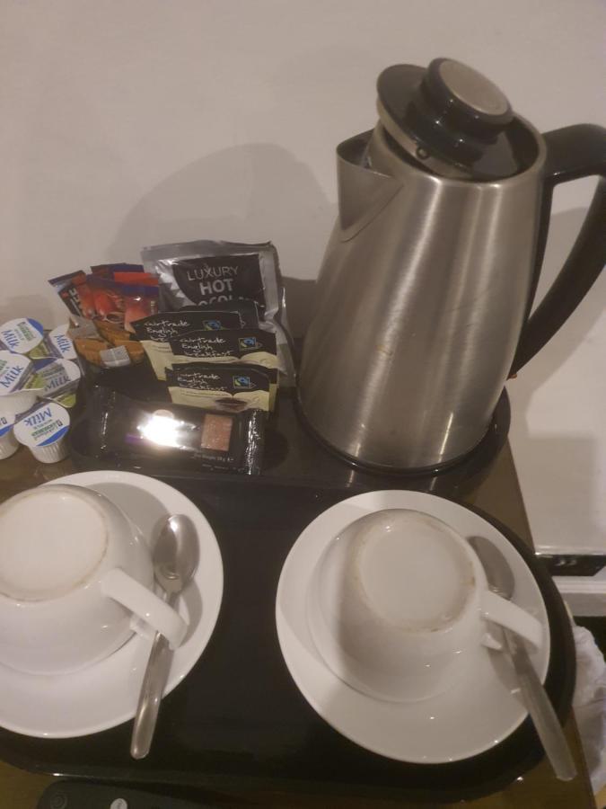 The Swan @ Stoford Hotell Exteriör bild A kettle with a selection of tea and coffee