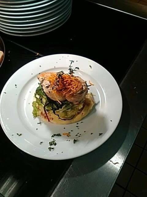 The Swan @ Stoford Hotell Exteriör bild A prepared dish of chicken and cabbage