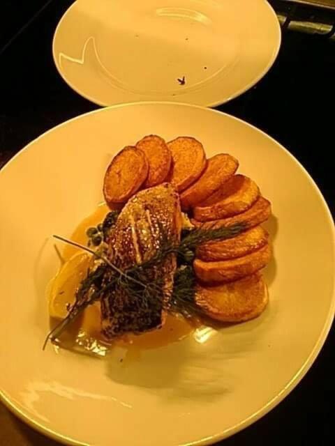 The Swan @ Stoford Hotell Exteriör bild A prepared dish of the fish