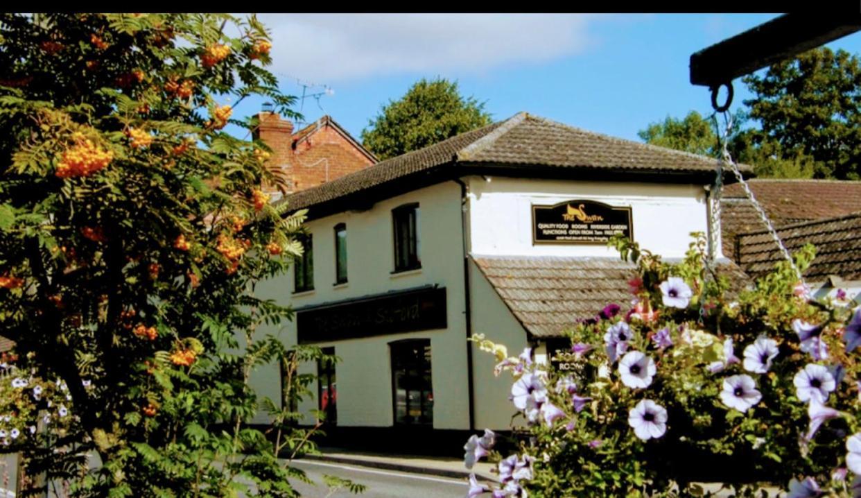 The Swan @ Stoford Hotell Exteriör bild The Old Post Office, Great Haywood