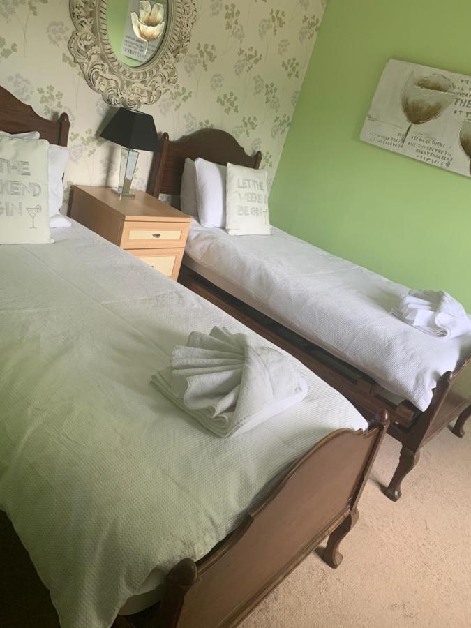 The Swan @ Stoford Hotell Exteriör bild A hospital bed